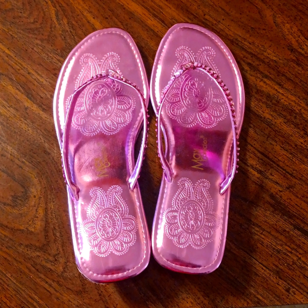 New without tags Max Brand Womens Size 11 Wedge Heel Sandals.